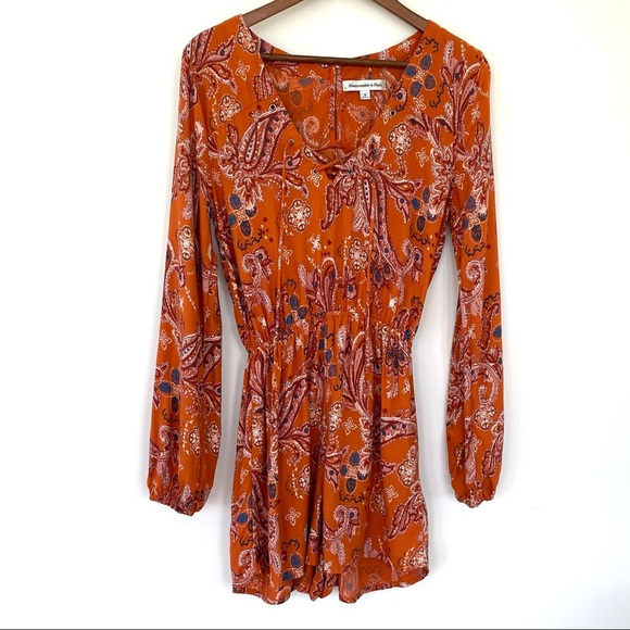 Abercrombie & Fitch romper with long sleeves and lace-up front - Picture 1 of 12